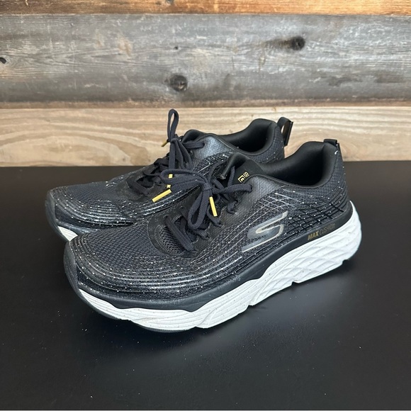 SKECHERS GoRun Men’s Max Cushion Elite Running Shoes 10 Sneakers Black White - Picture 1 of 10